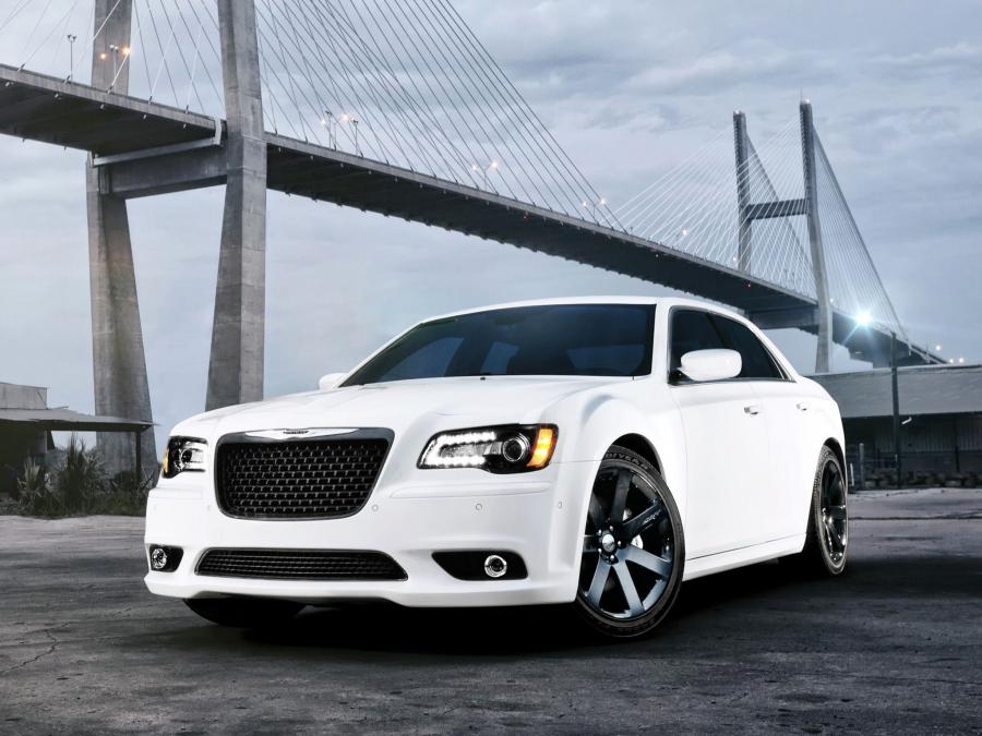  Chrysler 300C SRT8 2011 года  (фото 12 из 17)